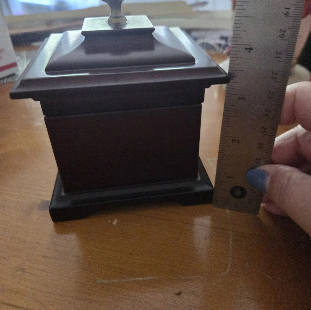 Bombay Company Mahogany Musical Ring Jewel Box